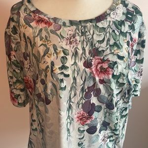 Gorgeous floral top